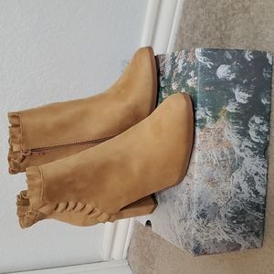 New in box women's boots